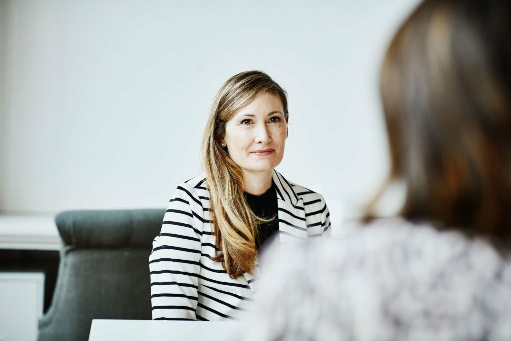 How To Become A Financial Adviser In 8 Steps?